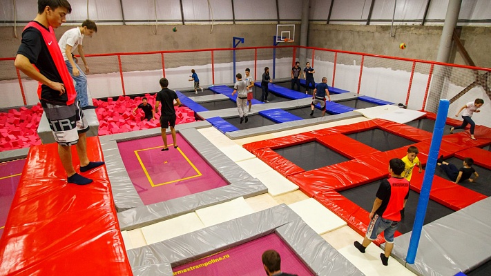 Прыжки в батутном центре в Костроме. Сервис Ultra Подарки. Купить подарочный сертификат на батутный центр. Подарите прыжки на батуте для детей и взрослых в Костроме. Сервис UltraPodarki.ru 8 800 505 95 30. Батутный центр Кострома, батутный центр, прыжки на батуте Кострома, купить батут Кострома, батут, батут Кострома