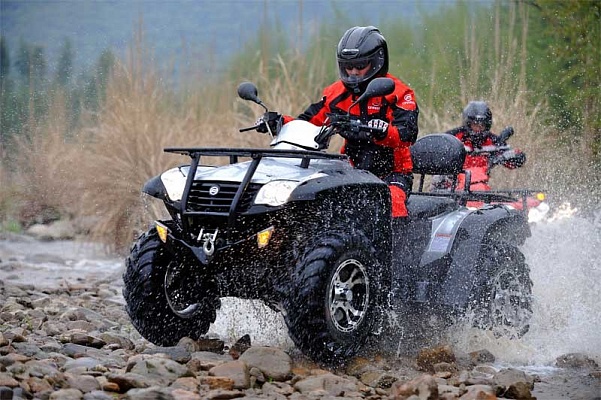 Катание на квадроциклах в Костроме. Подарочные сертификаты Ultra Подарки. Подарочный сертификат на катание на квадроциклах в Костроме. Закажите прокат квадроциклов и наслаждайтесь активным отдыхом с друзьями. Выбирайте живописные маршруты для езды на квадроциклах. Сервис UltraPodarki.ru 8 800 505 95 30. Катание на квадроциклах, катание на квадроциклах Кострома, прокат квадроциклов, прокат квадроциклов Кострома, езда на квадроцикле, езда на квадроцикле Кострома, катание на квадроциклах зимой, Катание на квадроциклах летом, сертификат на катание на квадроциклах, сертификат квадроциклы, сертификат квадроциклы Кострома
