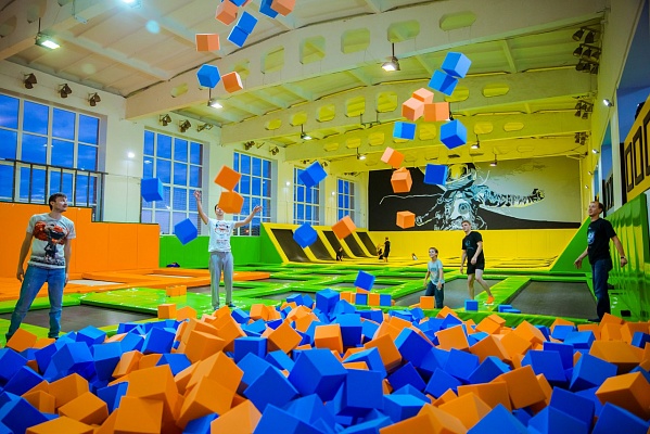 Прыжки в батутном центре в Костроме. Сервис Ultra Подарки. Купить подарочный сертификат на батутный центр. Подарите прыжки на батуте для детей и взрослых в Костроме. Сервис UltraPodarki.ru 8 800 505 95 30. Батутный центр Кострома, батутный центр, прыжки на батуте Кострома, купить батут Кострома, батут, батут Кострома